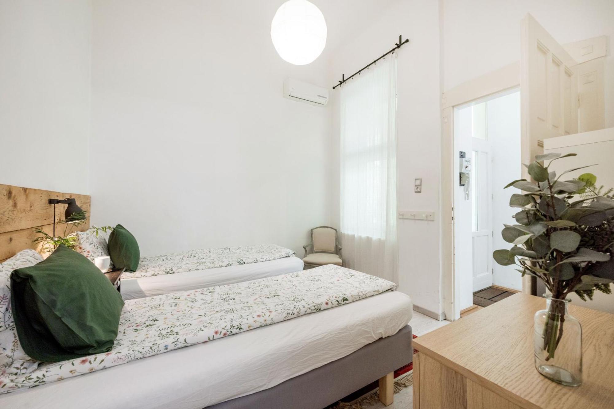 Charming And Unique Apartment With Balcony By The Great Synagogue 부다페스트 외부 사진